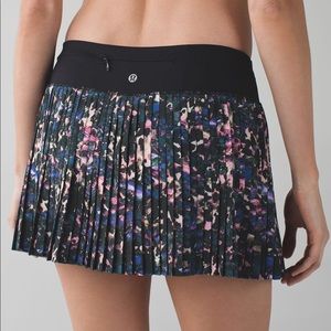 Lululemon size 6 skirt